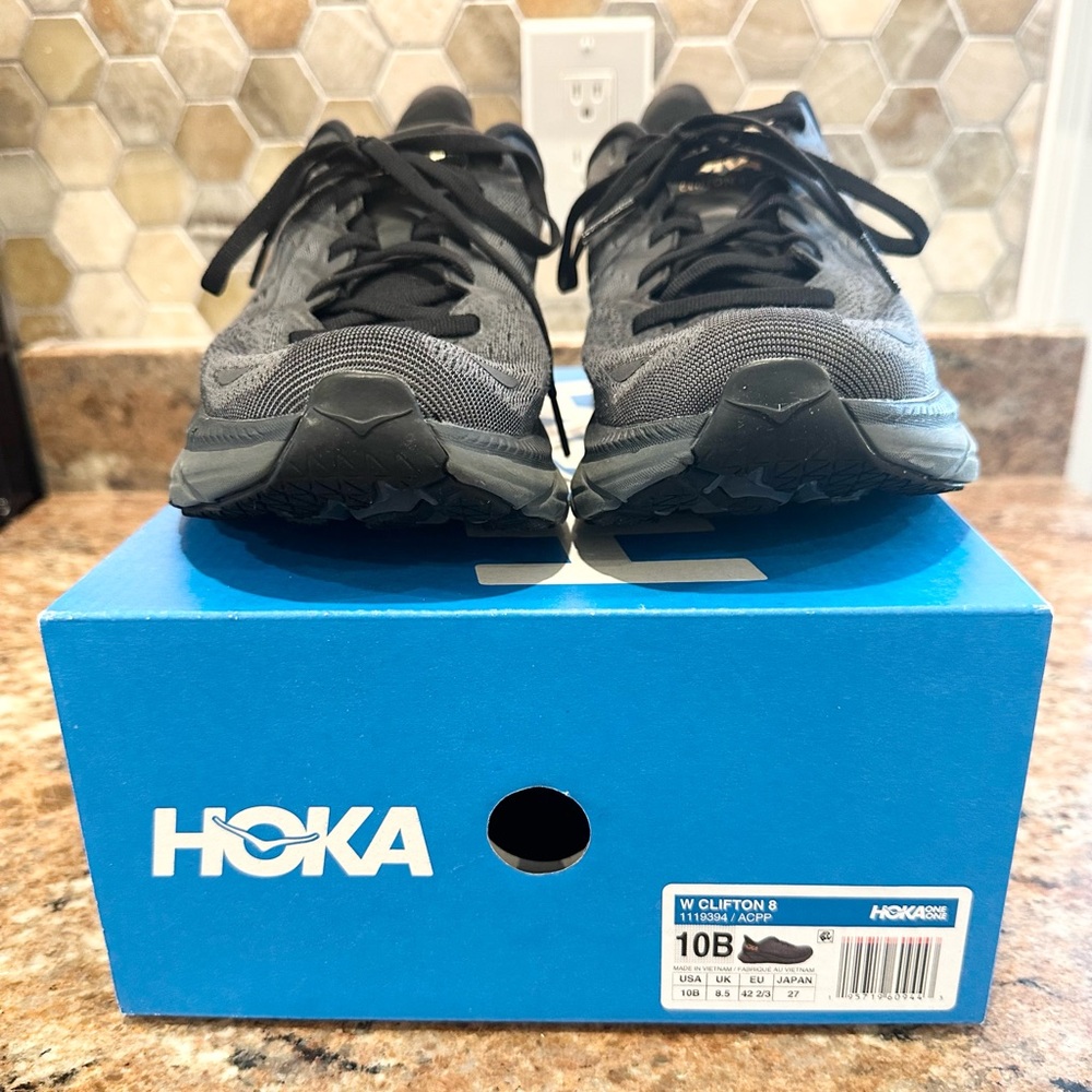 Hoka Women’s Clifton 8 Sneakers